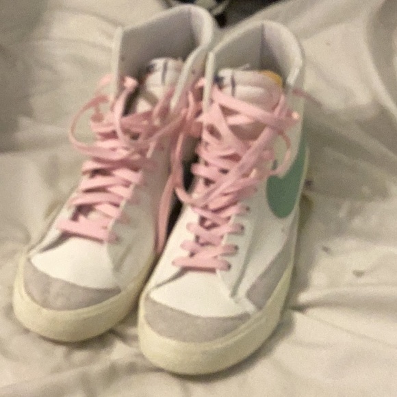 Nike Pink And Green Blazer Mid Men’s Size 9 - Picture 2 of 5
